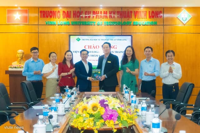 vlute-trao-doi-hop-tac-voi-vien-dao-tao-logistics-onex-training