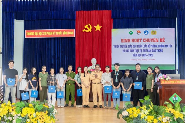 sinh-hoat-chuyen-de-tuyen-truyen-giao-duc-phap-luat-ve-phong-chong-ma-tuy-va-bao-dam-trat-tu-an-toan-giao-thong-nam-hoc-2025-2026