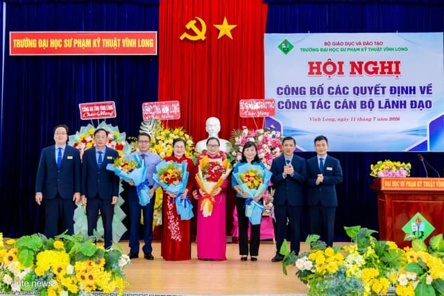 hoi-nghi-cong-bo-cac-quyet-dinh-ve-cong-tac-can-bo-lanh-dao-vlute